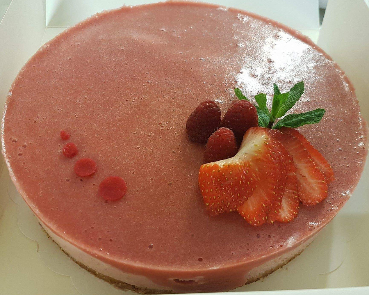 Gâteau: bavarois aux fraises à la crème Chiboust